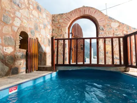 in Mavrikiano mit privatem Pool, Maison 6 personnes à Plaka - Photo 1