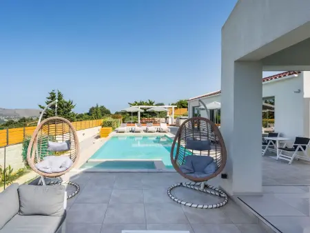 Villa White Harmony 6km vom Strand entfernt mit, Maison 8 personnes à Georgioupoli - Photo 1