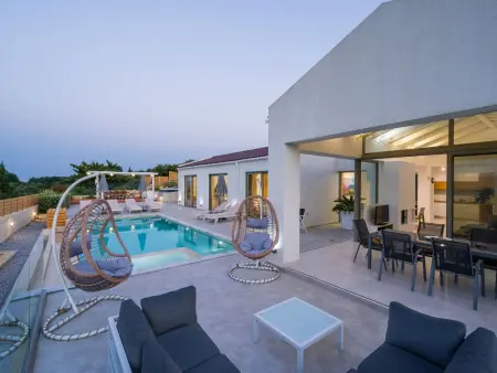 Villa White Harmony 6km vom Strand entfernt mit, Maison 8 personnes à Georgioupoli - Photo 11