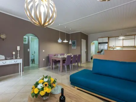 Großes Ferienhaus in Arkadi mit Großer Terrasse - Photo 2