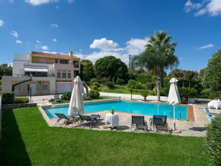 Villa mit Pool, Spielplatz, Pingpong und Grillplatz - Photo 1