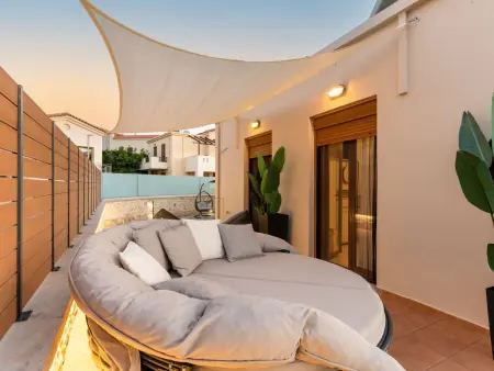 3-Schlafzimmer-Villa mit privatem Pool und Ladegerät für Elektroautos - Photo 3