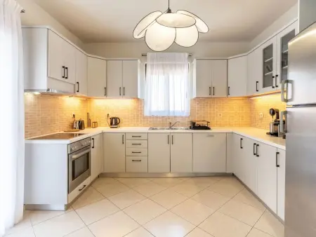 3-Schlafzimmer-Villa mit privatem Pool und Ladegerät für Elektroautos - Photo 5
