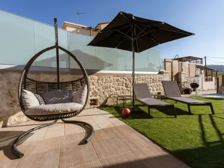 3-Schlafzimmer-Villa mit privatem Pool und Ladegerät für Elektroautos - Photo 10