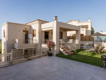 3-Schlafzimmer-Villa mit privatem Pool und Ladegerät für Elektroautos - Photo 14