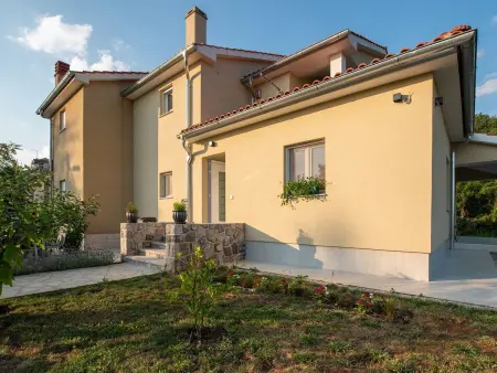mit Garten, Grill und Terrasse, Maison 8 personnes à Rijeka - Photo 1