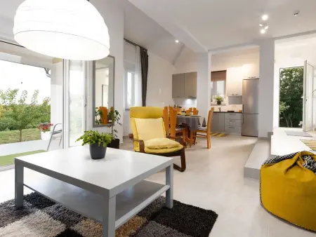 mit Garten, Grill und Terrasse, Maison 8 personnes à Rijeka - Photo 9