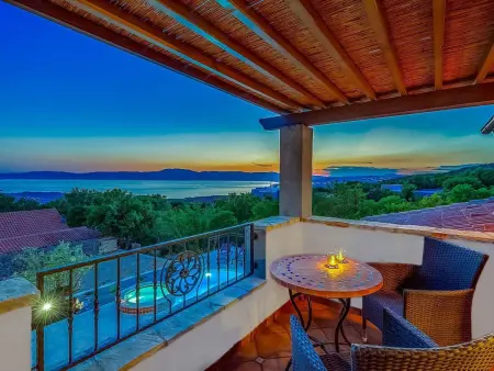 Ferienvilla mit Blick auf das Wasser, Maison 8 personnes à Šmrika - Photo 1