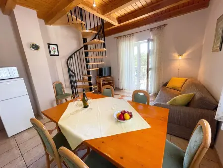 Wohnung in Jadranovo mit Grill, gemeinschaftlichem Pool und Terrasse - Photo 13