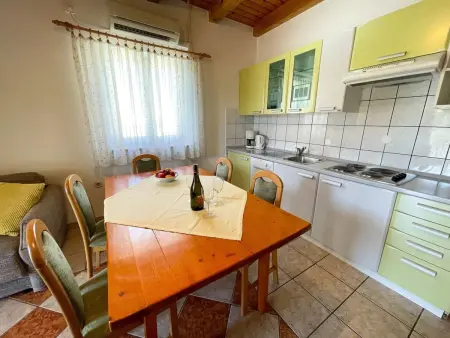 Wohnung in Jadranovo mit Grill, gemeinschaftlichem Pool und Terrasse - Photo 14