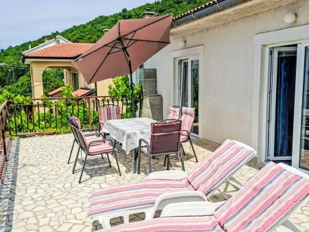 Gesamte Wohnung mit Terrasse und Meerblick, Appartement 6 personnes à Senj - Photo 9