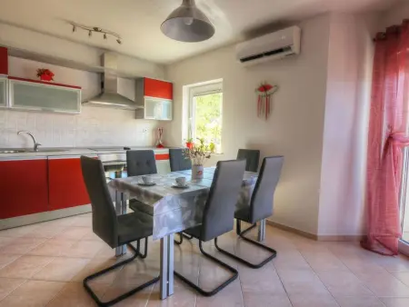 Gesamte Wohnung mit Terrasse und Meerblick, Appartement 6 personnes à Senj - Photo 26
