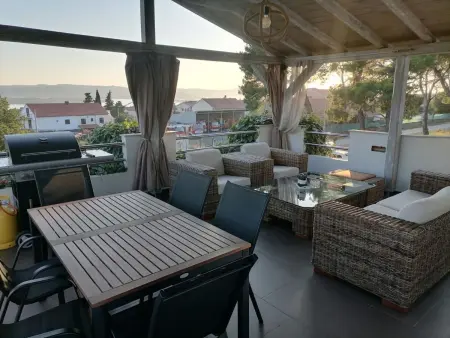 mit Blick auf das Wasser, Appartement 6 personnes à Sv. Filip i Jakov - Photo 4