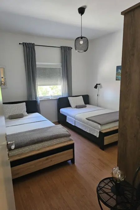 mit Blick auf das Wasser, Appartement 6 personnes à Sv. Filip i Jakov - Photo 9