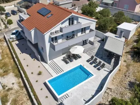 Villa Amaris für 11 Personen und 1 Kind, Maison 11 personnes à Brodarica - Photo 3