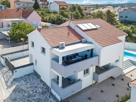 Villa Amaris für 11 Personen und 1 Kind, Maison 11 personnes à Brodarica - Photo 6