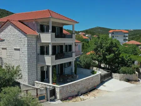 Steinvilla am Strand Nina - EOS CROATIA, Maison 8 personnes à Vinišće - Photo 1