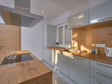 M&M Ferienhaus mit Pool, Maison 10 personnes à Podstrana - Photo 2