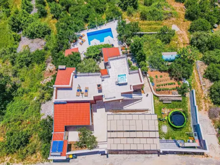 Ferienvilla 'Villa Betelgeuse, Maison 4 personnes à Omiš - Photo 1