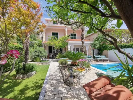 mit Privatpool neben dem Strand, Maison 12 personnes à Omiš - Photo 4