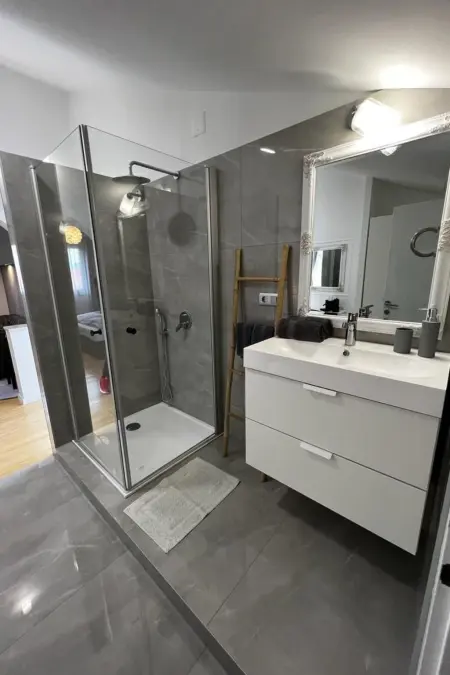 mit Privatpool neben dem Strand, Maison 12 personnes à Omiš - Photo 9