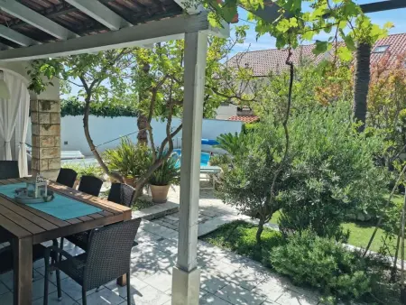 mit Privatpool neben dem Strand, Maison 12 personnes à Omiš - Photo 16