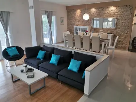 mit Privatpool neben dem Strand, Maison 12 personnes à Omiš - Photo 18