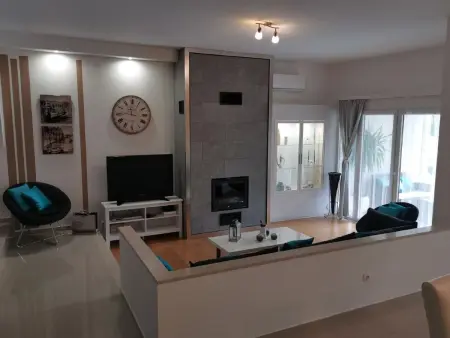 mit Privatpool neben dem Strand, Maison 12 personnes à Omiš - Photo 20