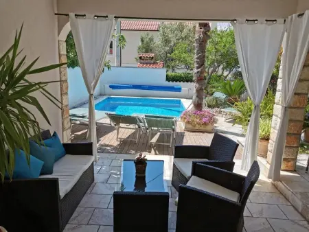 mit Privatpool neben dem Strand, Maison 12 personnes à Omiš - Photo 21