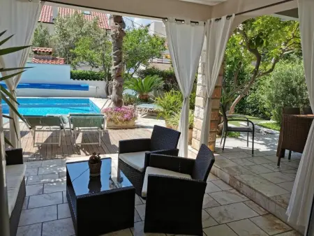 mit Privatpool neben dem Strand, Maison 12 personnes à Omiš - Photo 22