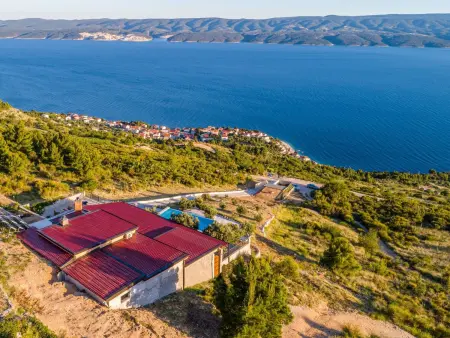 Villa mit vier Schlafzimmern und beheiztem Pool, Maison 8 personnes à Omiš - Photo 1