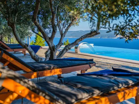 Villa mit vier Schlafzimmern und beheiztem Pool, Maison 8 personnes à Omiš - Photo 7