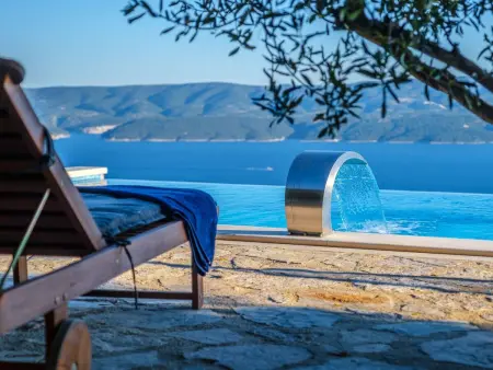 Villa mit vier Schlafzimmern und beheiztem Pool, Maison 8 personnes à Omiš - Photo 8