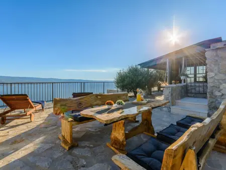 Villa mit vier Schlafzimmern und beheiztem Pool, Maison 8 personnes à Omiš - Photo 12