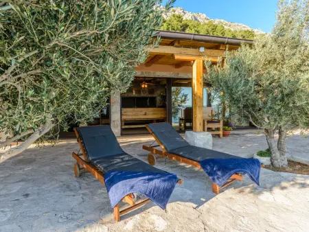 Villa mit vier Schlafzimmern und beheiztem Pool, Maison 8 personnes à Omiš - Photo 14