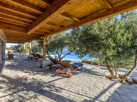 Villa mit vier Schlafzimmern und beheiztem Pool, Maison 8 personnes à Omiš - Photo 17