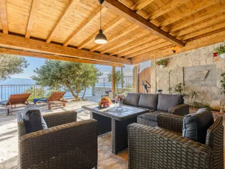 Villa mit vier Schlafzimmern und beheiztem Pool, Maison 8 personnes à Omiš - Photo 20