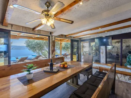 Villa mit vier Schlafzimmern und beheiztem Pool, Maison 8 personnes à Omiš - Photo 21