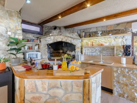 Villa mit vier Schlafzimmern und beheiztem Pool, Maison 8 personnes à Omiš - Photo 25
