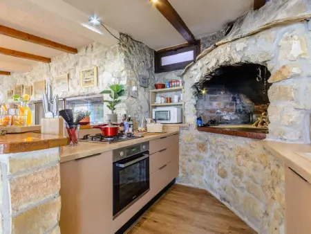 Villa mit vier Schlafzimmern und beheiztem Pool, Maison 8 personnes à Omiš - Photo 26