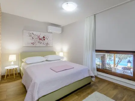 Villa mit vier Schlafzimmern und beheiztem Pool, Maison 8 personnes à Omiš - Photo 27
