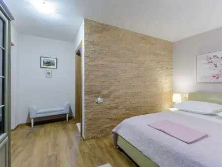 Villa mit vier Schlafzimmern und beheiztem Pool, Maison 8 personnes à Omiš - Photo 28
