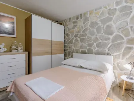 Villa mit vier Schlafzimmern und beheiztem Pool, Maison 8 personnes à Omiš - Photo 34