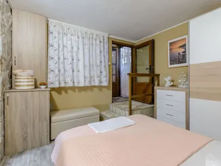 Villa mit vier Schlafzimmern und beheiztem Pool, Maison 8 personnes à Omiš - Photo 35