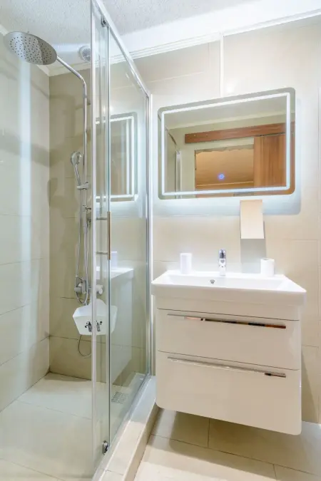 Villa mit vier Schlafzimmern und beheiztem Pool, Maison 8 personnes à Omiš - Photo 37