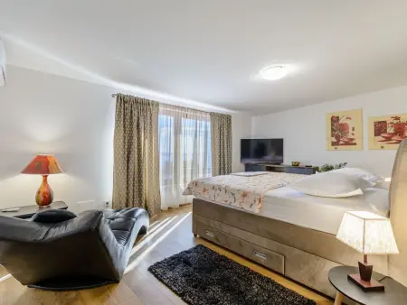 Villa mit vier Schlafzimmern und beheiztem Pool, Maison 8 personnes à Omiš - Photo 42