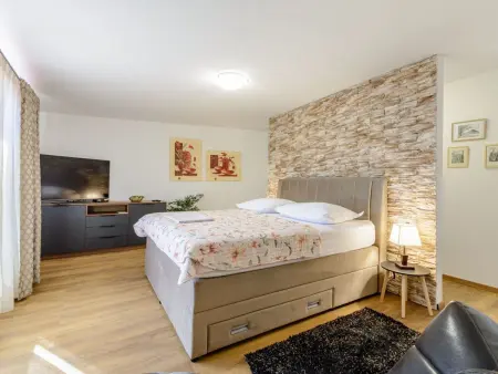 Villa mit vier Schlafzimmern und beheiztem Pool, Maison 8 personnes à Omiš - Photo 43