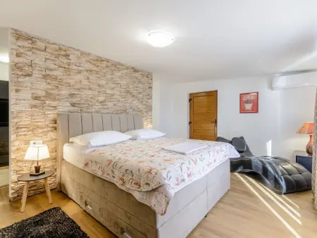 Villa mit vier Schlafzimmern und beheiztem Pool, Maison 8 personnes à Omiš - Photo 44