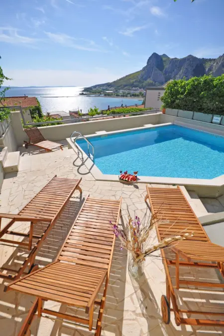 Geräumiges Ferienhaus in Omiš mit Privatem Pool - Photo 2