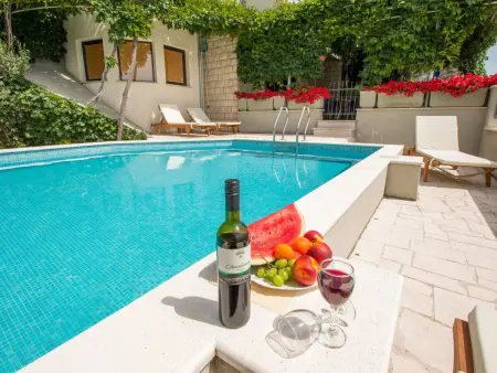 Geräumiges Ferienhaus in Omiš mit Privatem Pool - Photo 3
